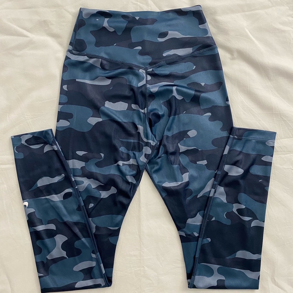 Nike Mid-Rise Camo Leggings XS bundle and save. - Picture 5 of 6